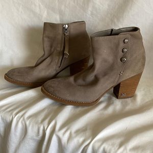 Ankle boots